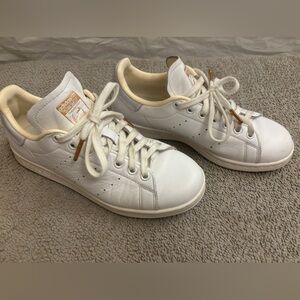 ADIDAS STAN SMITH ATHLETIC SHOE